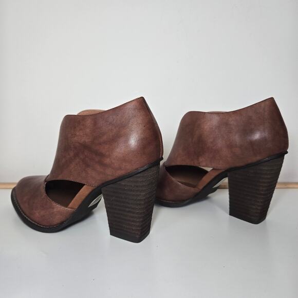 NWOT Jeffrey Campbell x Free People Deep V Cutout‎ Leather Heeled Booties Size 8 - Picture 6 of 10
